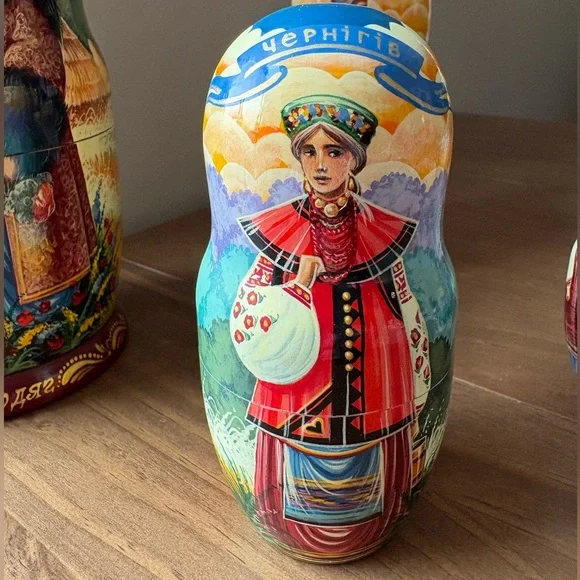2010 Ukrainian Nesting Dolls Set of 7 Matryoshka in Traditional Costume Kyiv GUC - Picture 4 of 9